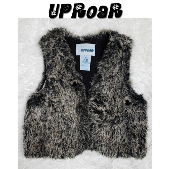 Uproar Other - Uproar Girls Black/Gray Faux Fur Vest Size Small 7/8🌻